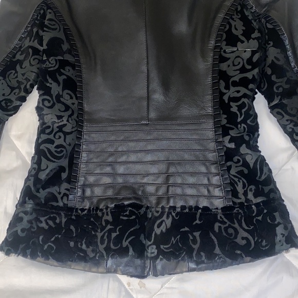 𝑅𝑎𝑏𝑏𝑖𝑡 𝑎𝑛𝑑 𝑐𝑜𝑤 𝐿𝑒𝑎𝑡ℎ𝑒𝑟 𝐽𝑎𝑐𝑘𝑒𝑡 - Picture 7 of 8